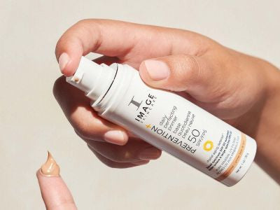 Prevention+ SPF50 met primer en tint